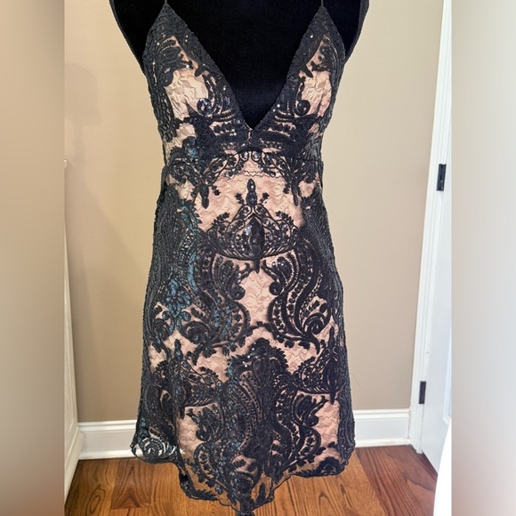 Women’s FREE PEOPLE Night Shimmer Mini dress- Size 4 - Picture 3 of 12